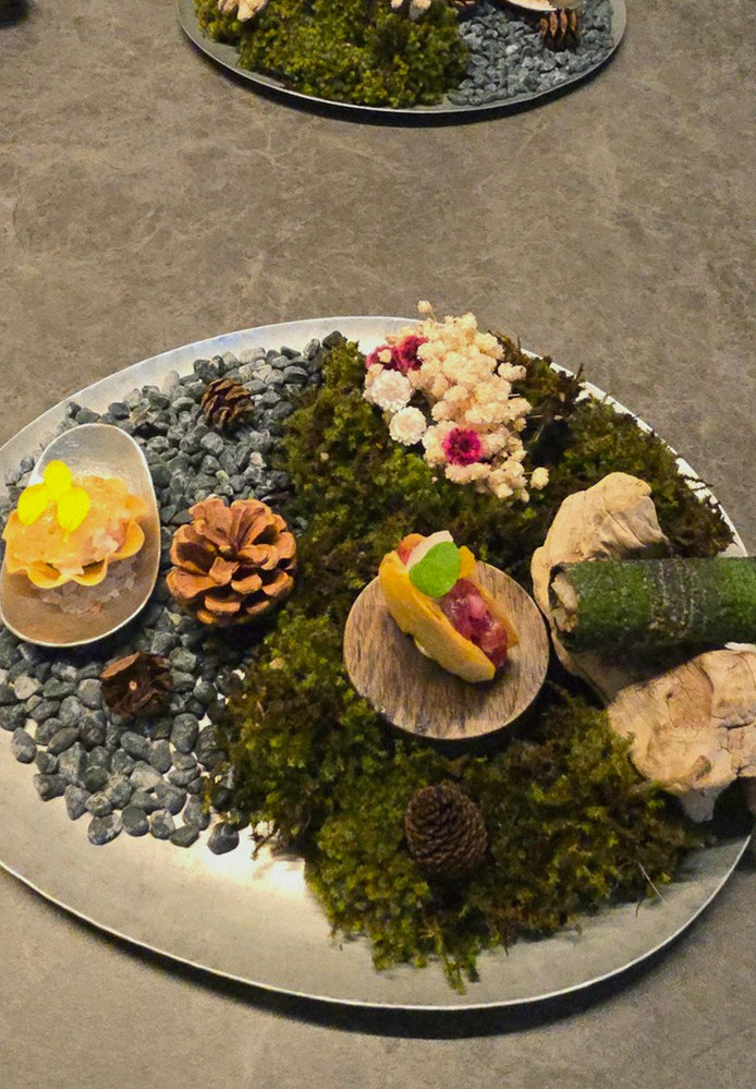 GOWOOGA Yeouido · seafood course served alongside the beef