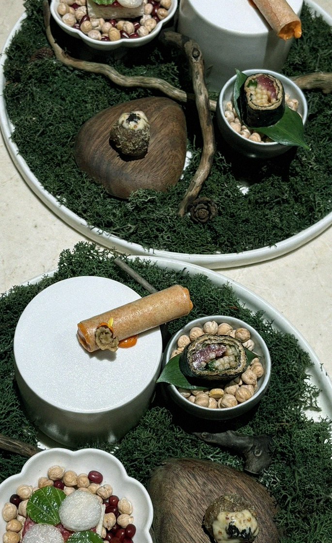 WOOARA Gwanghwamun · the signature Hanwoo showing — marbled beef cuts and caviar presented in a display chest