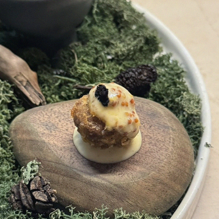 WOOARA Gwanghwamun · fresh Hanwoo beef tartare (yukhoe)