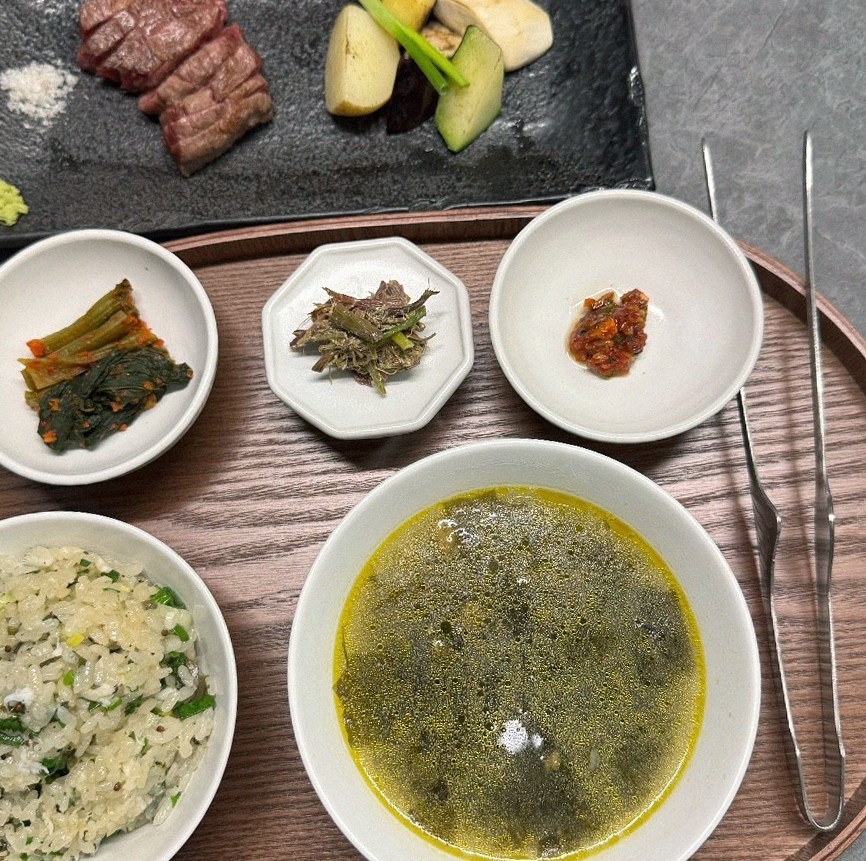 WOOHANA Jonggak · assorted Korean side dishes (banchan)