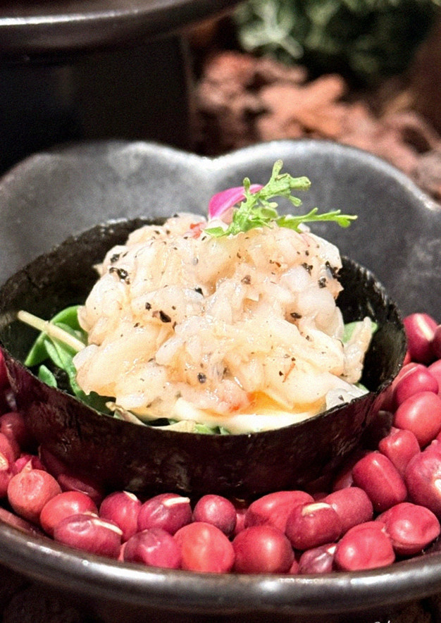 WOOHANA Jonggak · fresh Hanwoo beef tartare (yukhoe)