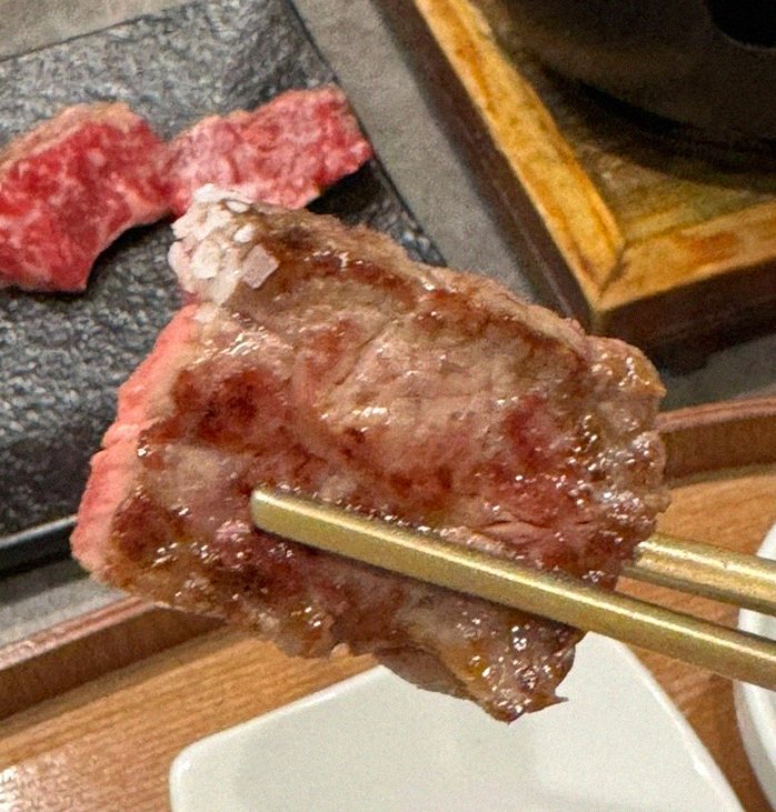 GOWOOGA Gwanghwamun · premium marbled Hanwoo beef presented before grilling