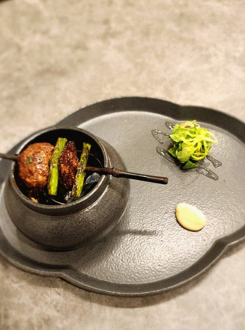 GOWOOGA Gwanghwamun · fresh Hanwoo beef tartare (yukhoe)