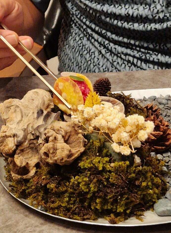 GOWOOGA Gwanghwamun · assorted Korean side dishes (banchan)