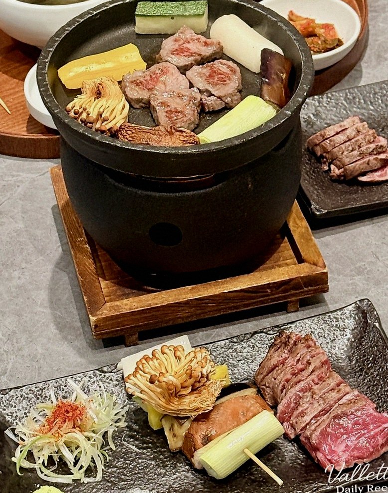 GOWOOGA Gangnam·Yeoksam · the signature Hanwoo showing — marbled beef cuts and caviar presented in a display chest