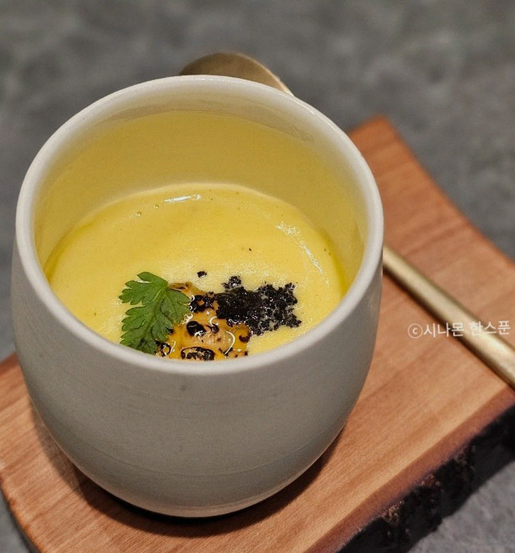 GOWOOGA Gangnam·Yeoksam · fresh Hanwoo beef tartare (yukhoe)