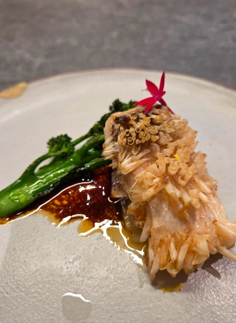 GOWOOGA Gangnam·Yeoksam · seafood course served alongside the beef