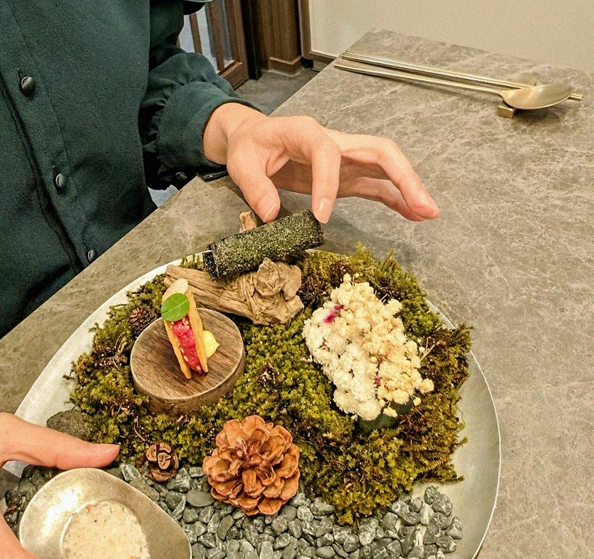 GOWOOGA Yeouido · assorted Korean side dishes (banchan)