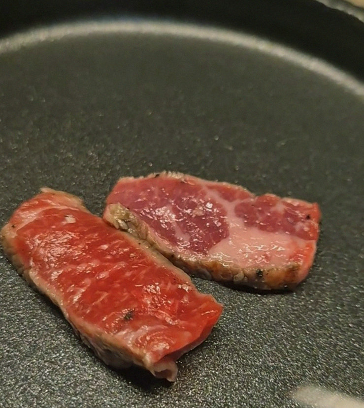 우아라 광화문점 · 경복궁역 점심맛집 · 마블링이 살아있는 프리미엄 한우 쇼잉