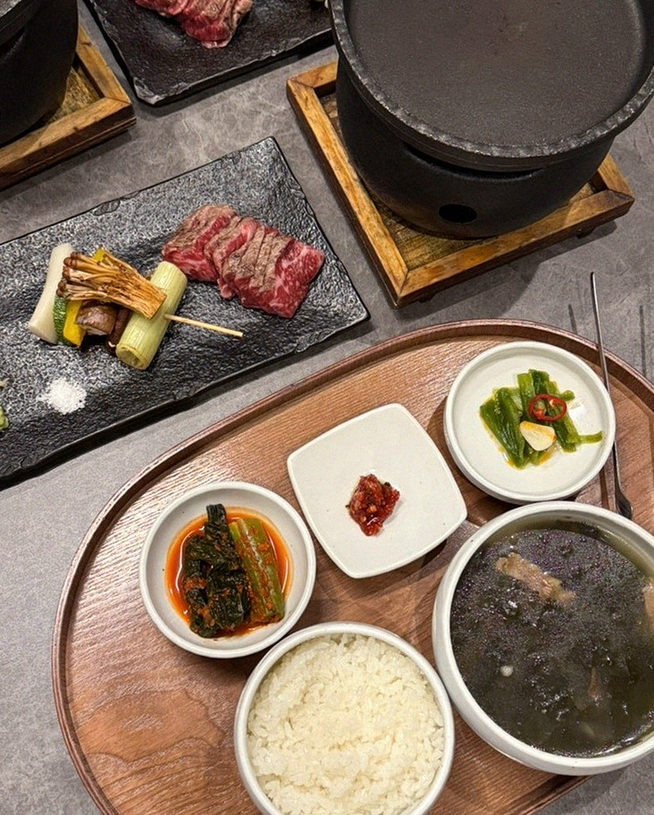 GOWOOGA Gwanghwamun · assorted Korean side dishes (banchan)
