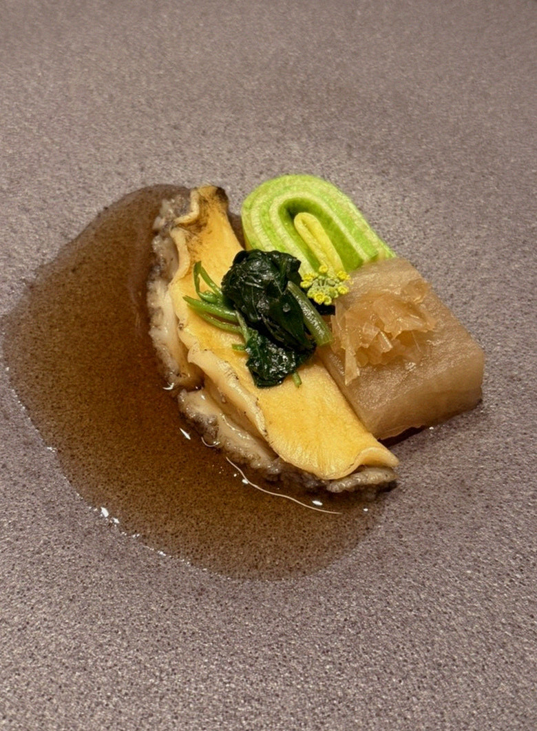 WOOHANA Jonggak · fresh Hanwoo beef tartare (yukhoe)
