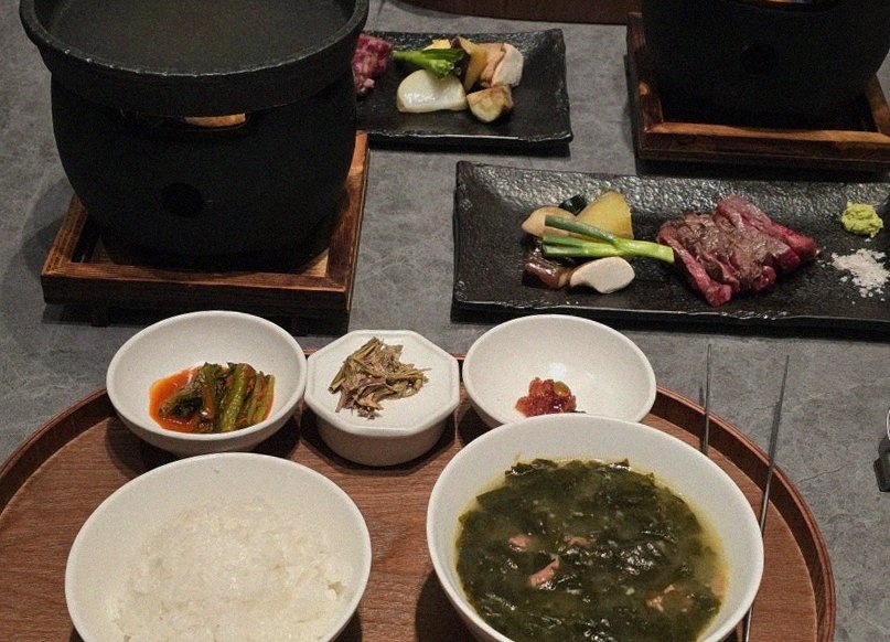 WOOHANA Jonggak · assorted Korean side dishes (banchan)