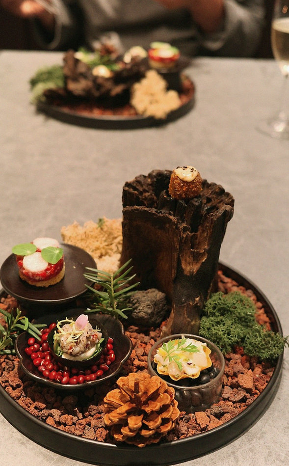 WOOHANA Jonggak · the signature Hanwoo showing — marbled beef cuts and caviar presented in a display chest