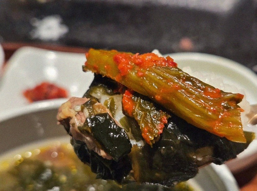고우가 역삼점 강남 · 정갈하게 차려진 반찬과 곁들임 찬