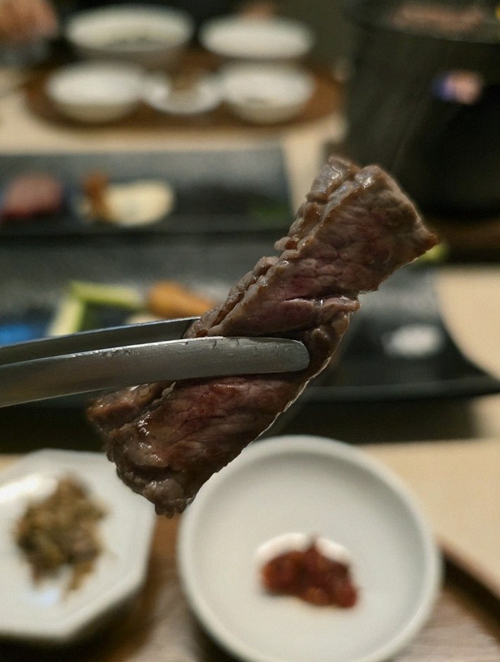 WOOARA Yeouido · 霜降りの最高級韓牛のショーイング
