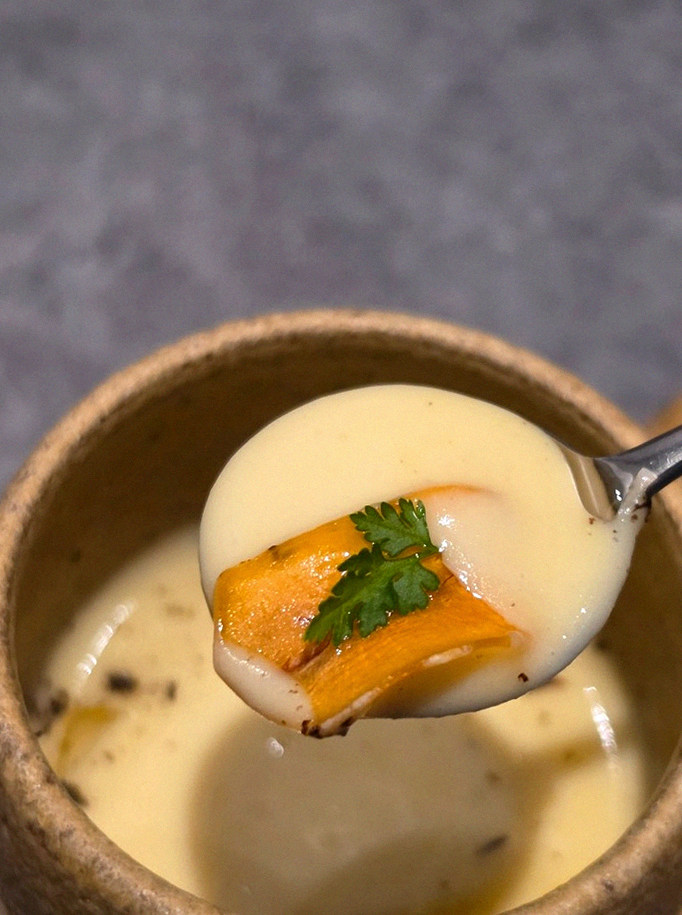 WOOHANA Jonggak · a warm soup to finish the course
