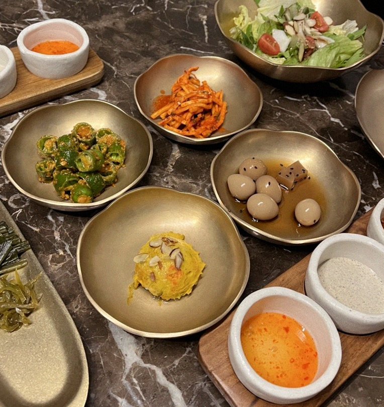 DAEBOJUNG Yeouido · assorted Korean side dishes (banchan)