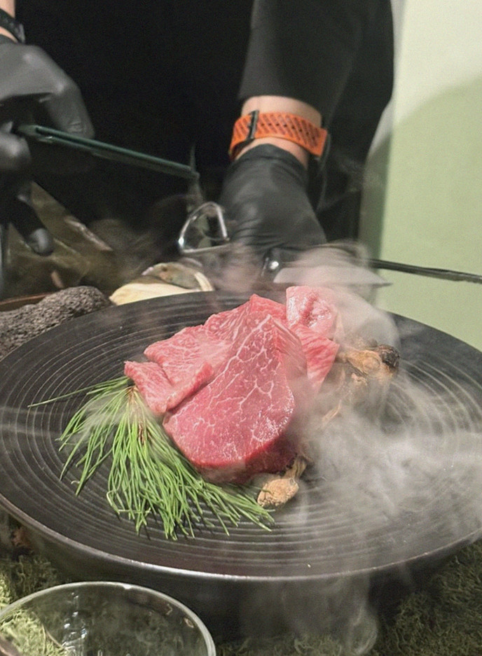 DAEBOJUNG Yeouido · the signature Hanwoo showing — marbled beef cuts and caviar presented in a display chest