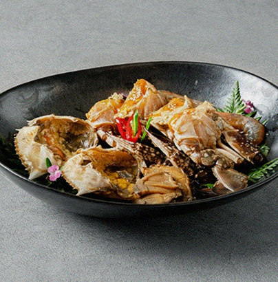 DAEBOJUNG Yeouido · seafood course served alongside the beef