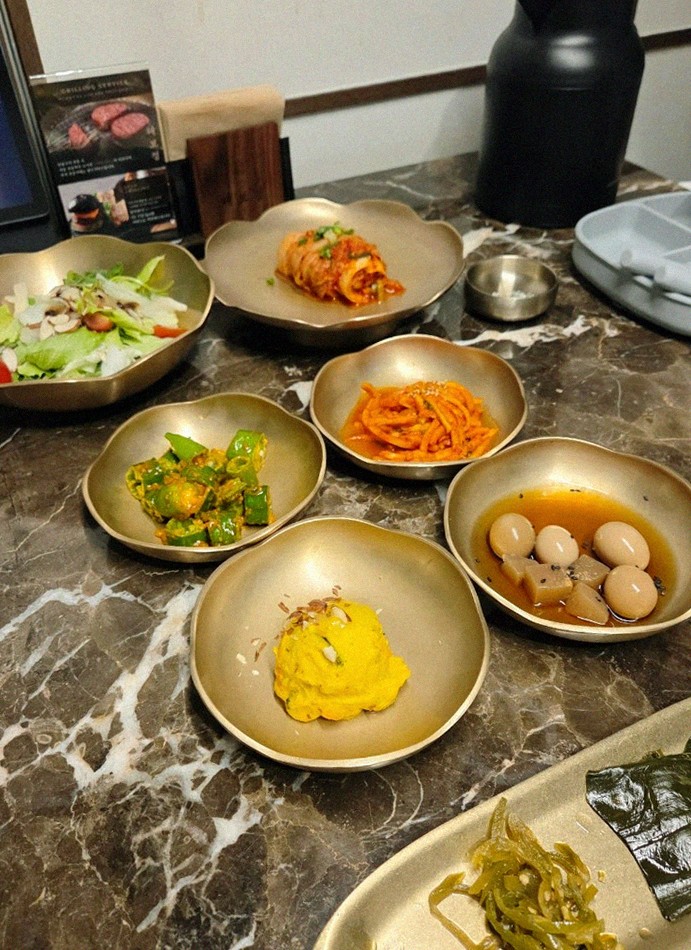 DAEBOJUNG Yeouido · assorted Korean side dishes (banchan)
