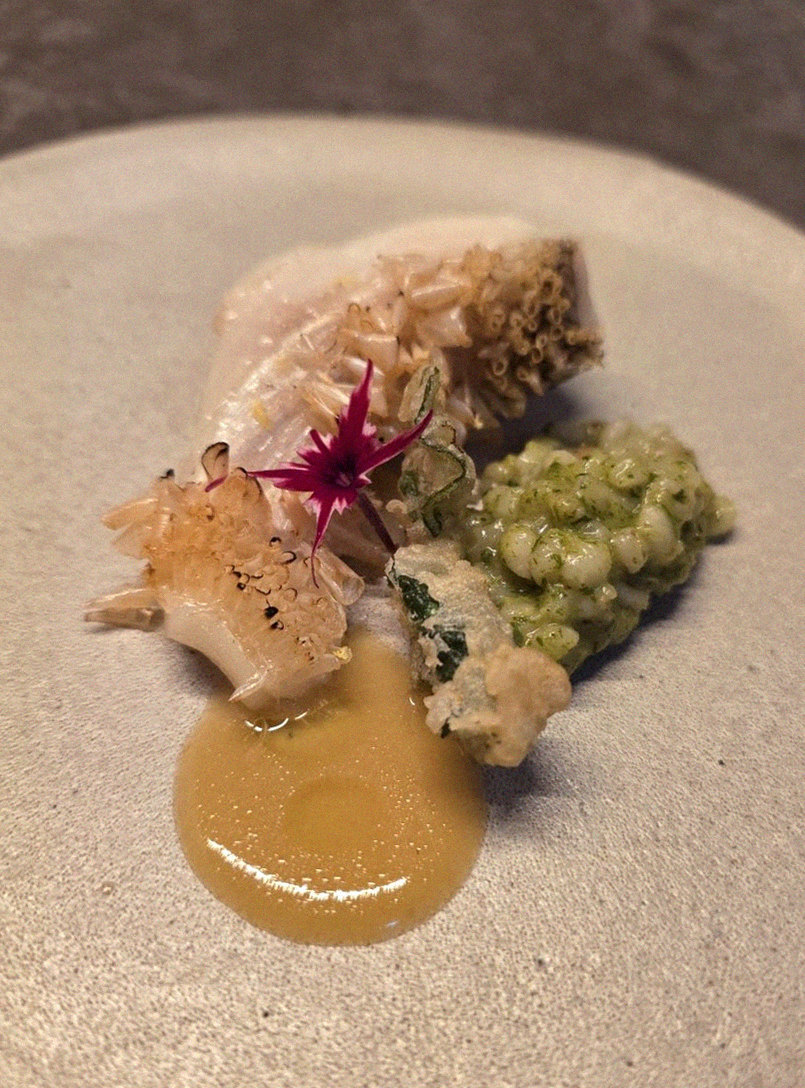 GOWOOGA Yeouido · seafood course served alongside the beef