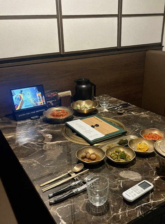 대보정 여의도점 · 여의도 63빌딩 맛집 · 한 상 가득 차려진 한우 오마카세 코스