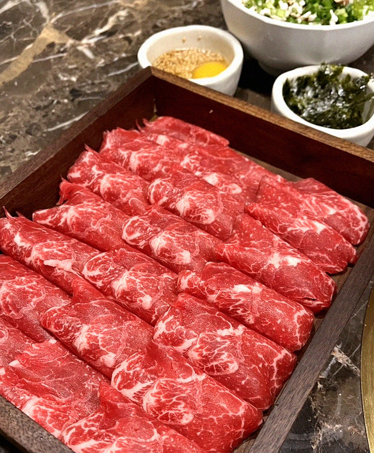 대보정 여의도점 · 여의도 63빌딩 맛집 · 마블링이 살아있는 프리미엄 한우 쇼잉