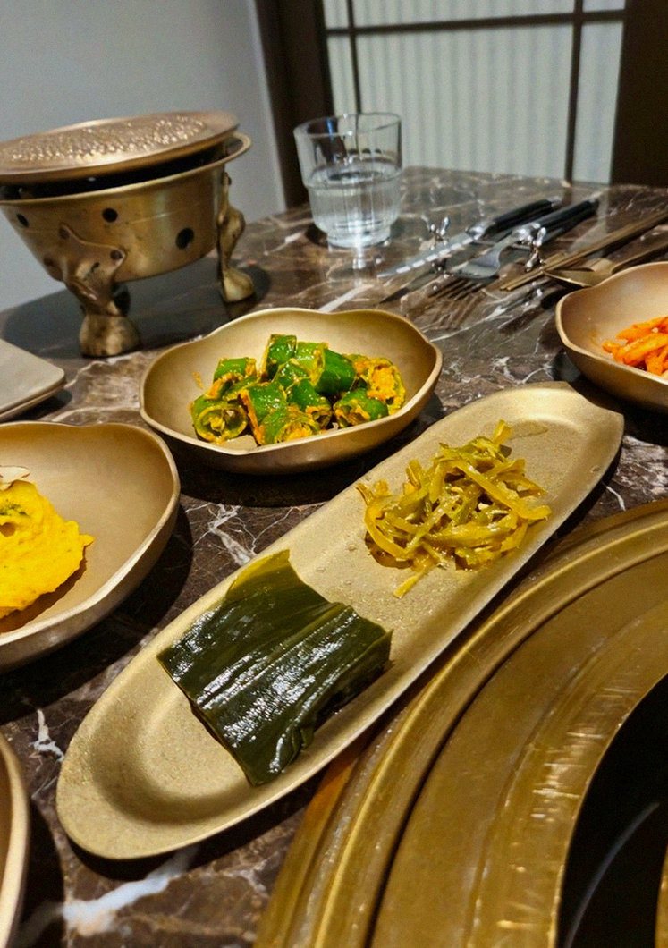 대보정 여의도점 · 63빌딩 근처 맛집 · 정갈하게 차려진 반찬과 곁들임 찬