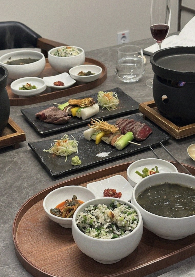 GOWOOGA Yeouido · assorted Korean side dishes (banchan)