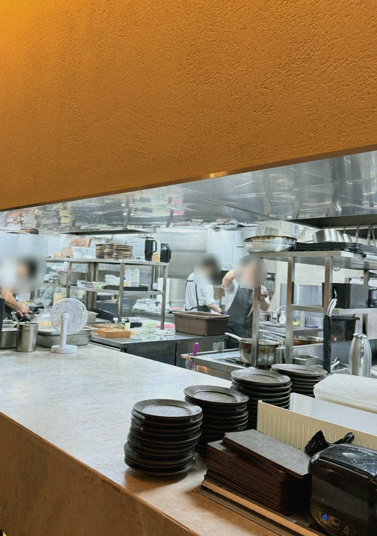 우아라 광화문점 · 광화문 한우오마카세 · 한 상 가득 차려진 한우 오마카세 코스