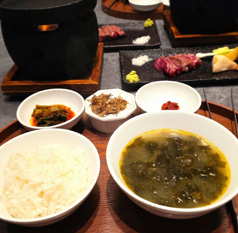 WOOHANA Yeouido · assorted Korean side dishes (banchan)