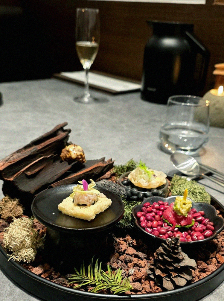 WOOHANA Yeouido · the signature Hanwoo showing — marbled beef cuts and caviar presented in a display chest
