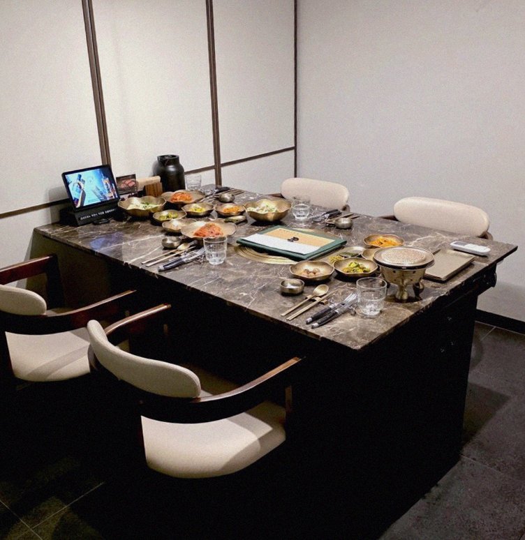 대보정 여의도점 · IFC 맛집 · 한 상 가득 차려진 한우 오마카세 코스