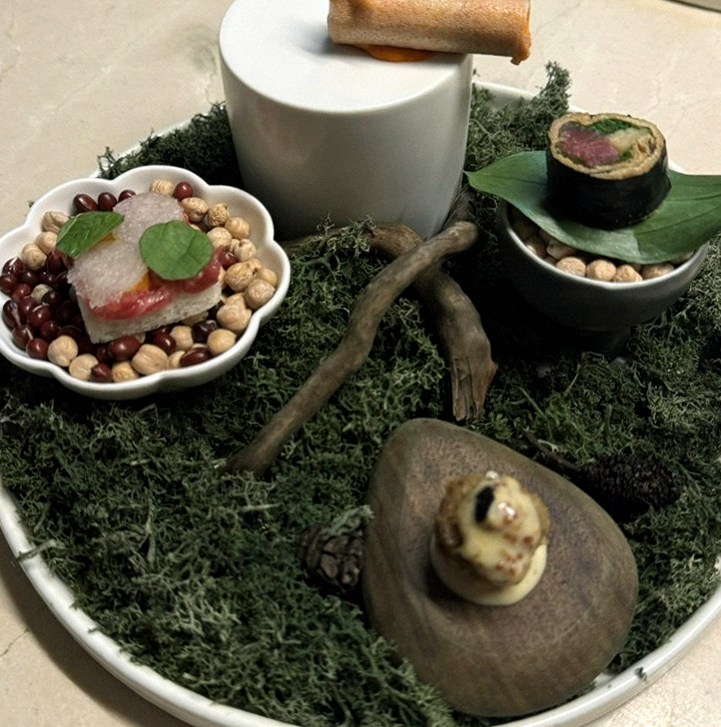 WOOARA Yeouido · seafood course served alongside the beef