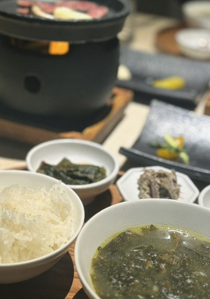 WOOARA Yeouido · assorted Korean side dishes (banchan)