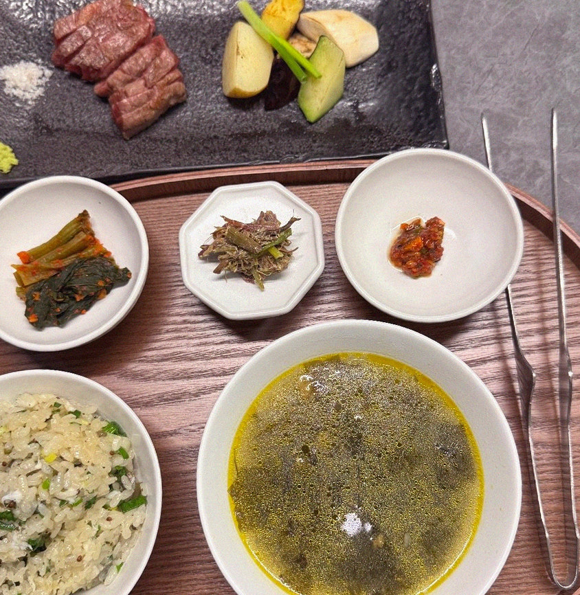 WOOHANA Jonggak · assorted Korean side dishes (banchan)