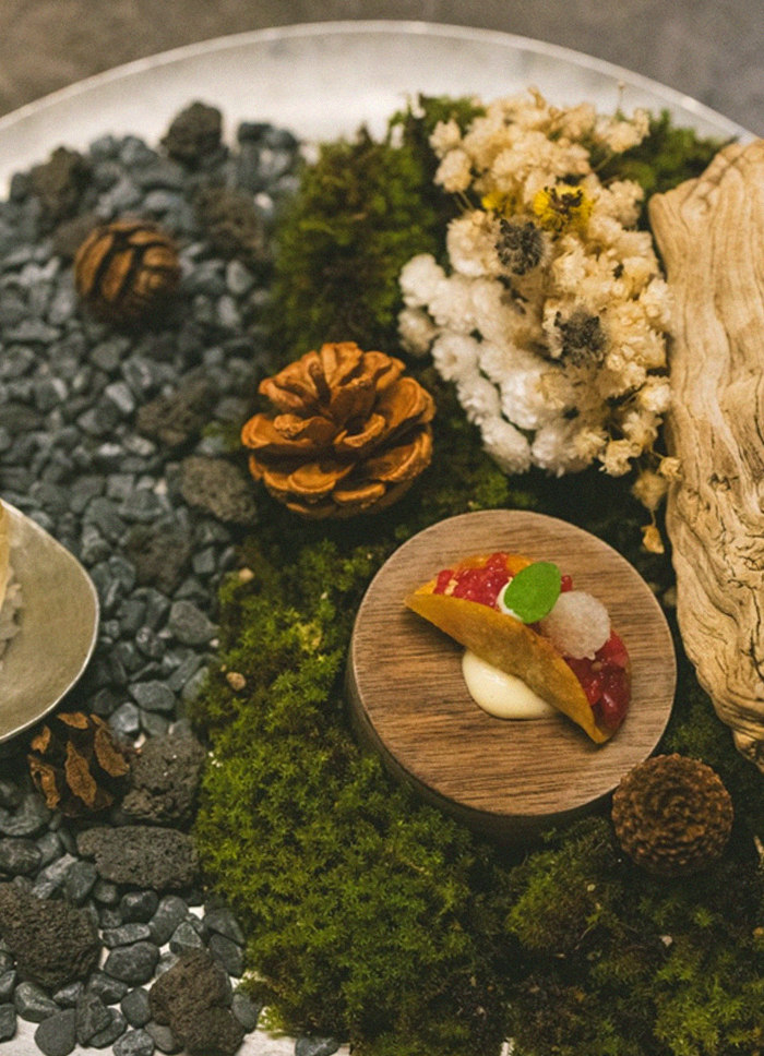 고우가 여의도점 · 63빌딩 근처 맛집 · 시그니처 한우 쇼잉 — 진열함에 담긴 마블링 한우와 캐비아