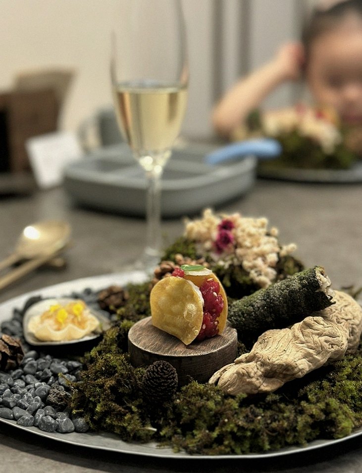 고우가 여의도점 · 63빌딩 근처 맛집 · 한 접시씩 정성껏 플레이팅된 한우 코스 요리