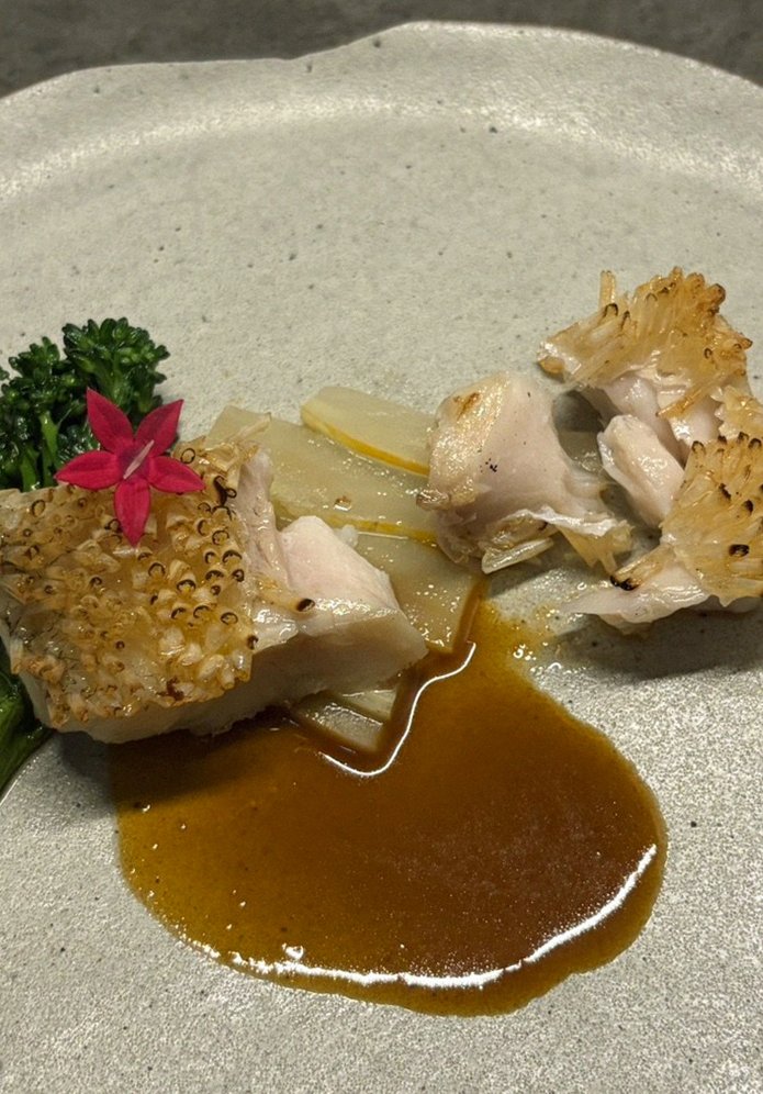 GOWOOGA Yeouido · seafood course served alongside the beef