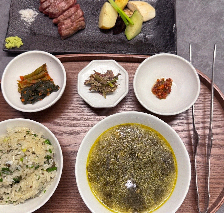 WOOHANA Yeouido · assorted Korean side dishes (banchan)