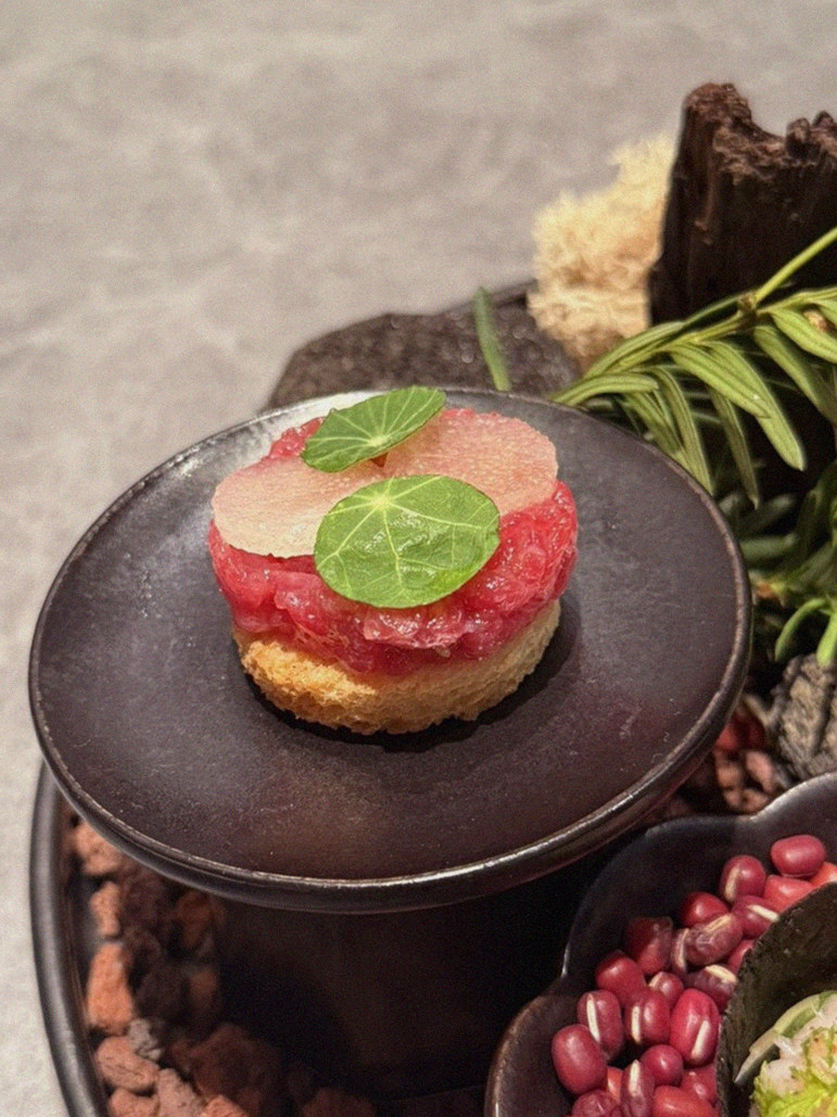 WOOHANA Yeouido · fresh Hanwoo beef tartare (yukhoe)