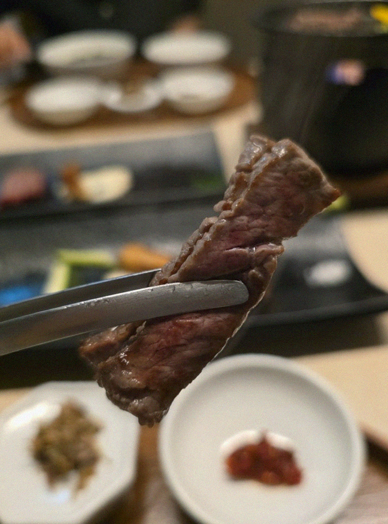 우아라 여의도점 · 영등포 맛집추천 · 마블링이 살아있는 프리미엄 한우 쇼잉