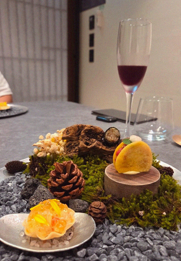 GOWOOGA Gangnam·Yeoksam · a plated course of Hanwoo beef