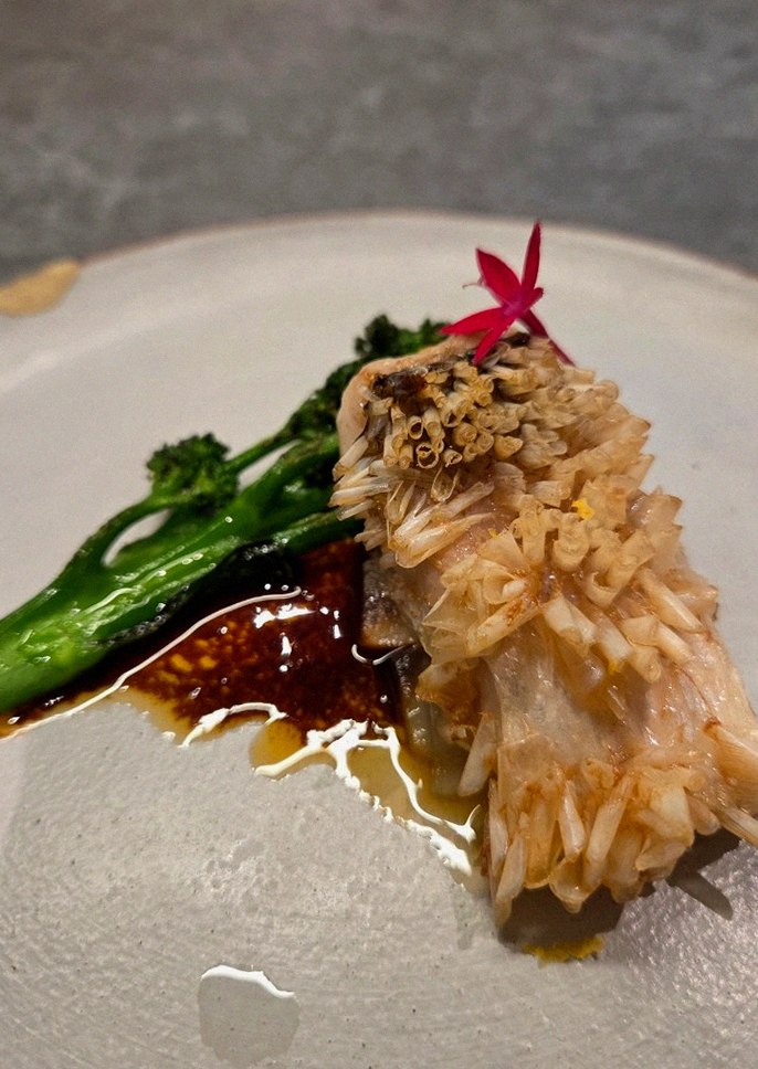 GOWOOGA Gangnam·Yeoksam · seafood course served alongside the beef