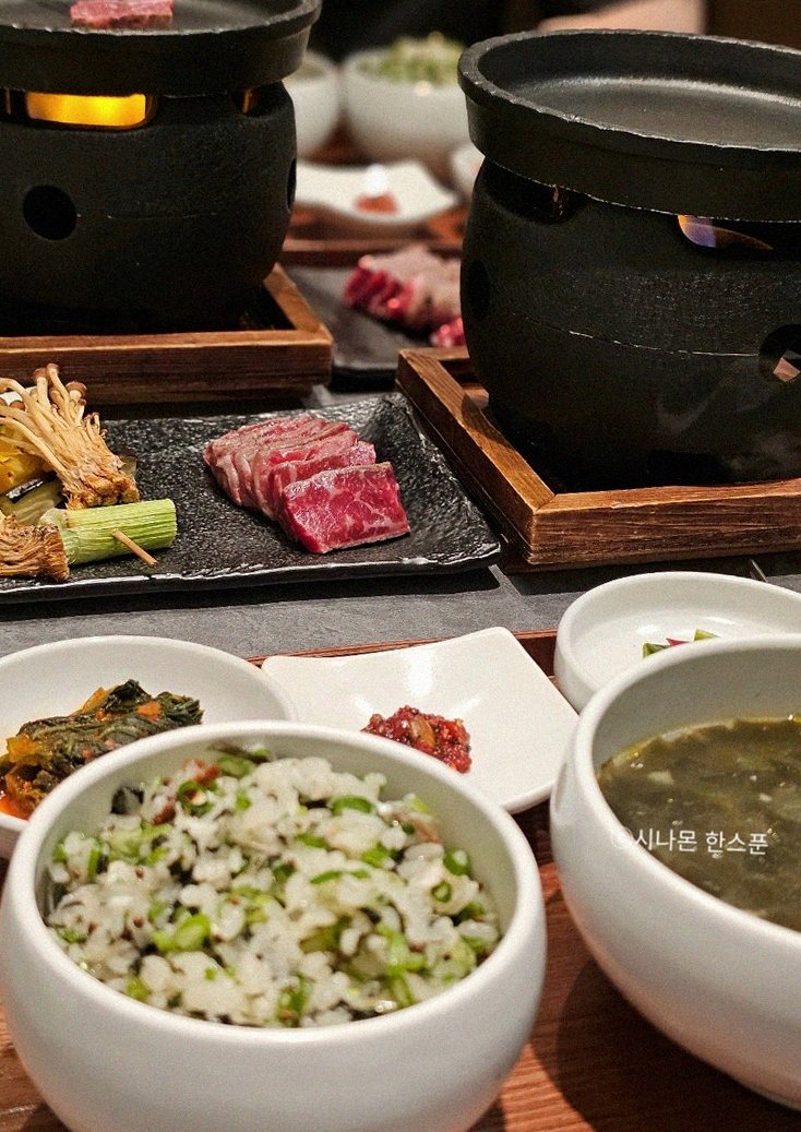 GOWOOGA Gangnam·Yeoksam · assorted Korean side dishes (banchan)
