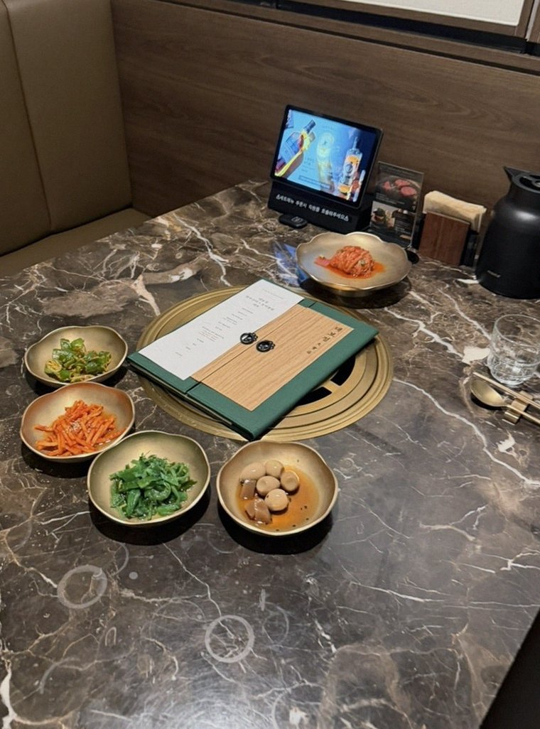 대보정 여의도점 · 영등포 소고기 · 한 상 가득 차려진 한우 오마카세 코스