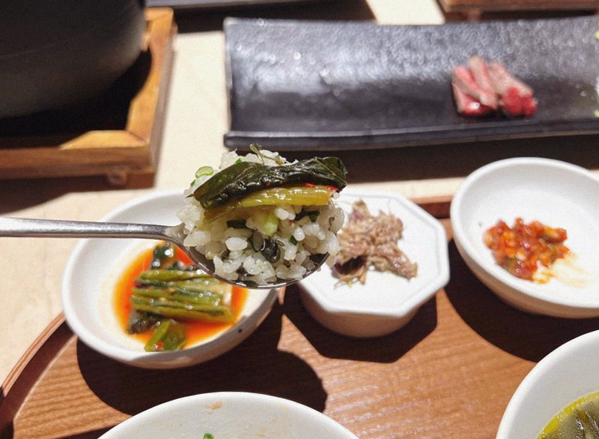WOOARA Yeouido · assorted Korean side dishes (banchan)
