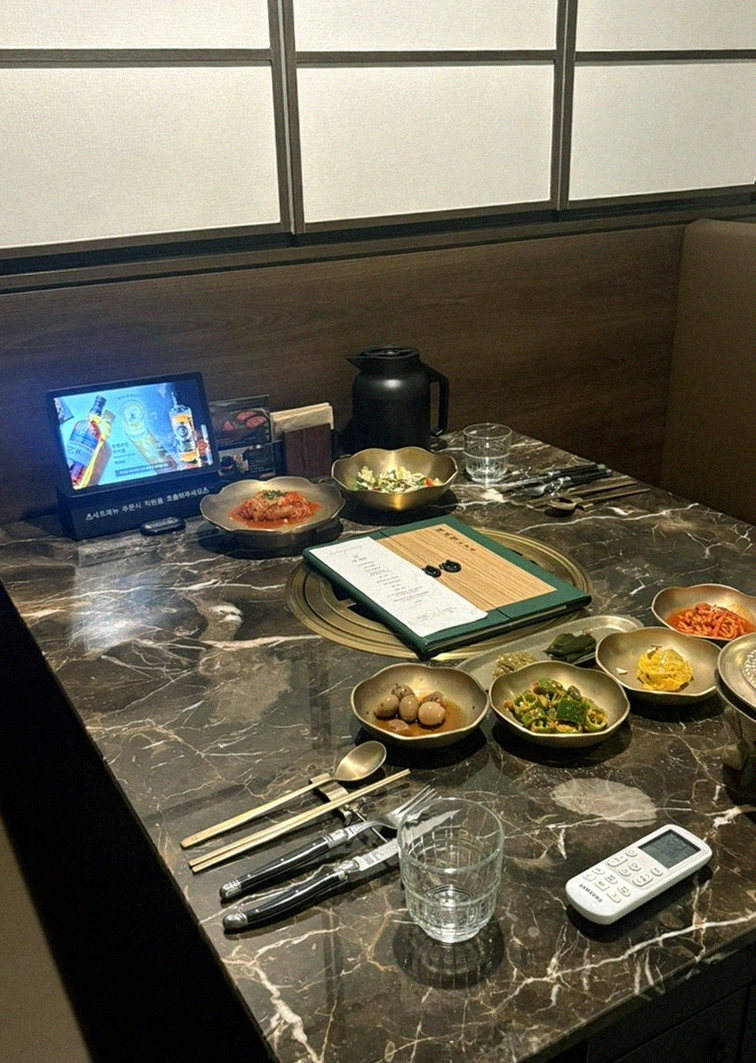 대보정 시청역점 · 광화문 회식 · 한 상 가득 차려진 한우 오마카세 코스