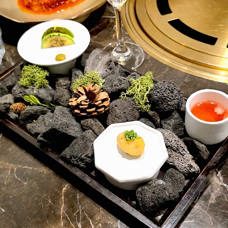 DAEBOJUNG City Hall · the signature Hanwoo showing — marbled beef cuts and caviar presented in a display chest