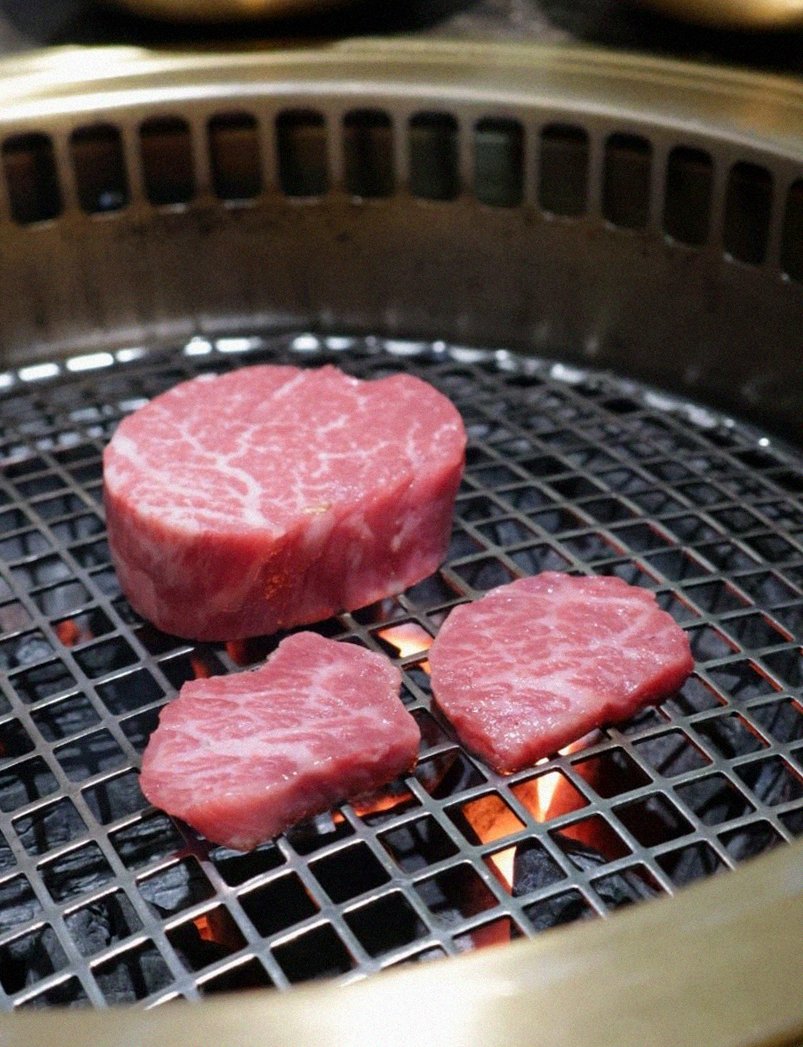 DAEBOJUNG City Hall · Hanwoo beef grilling over binchotan charcoal
